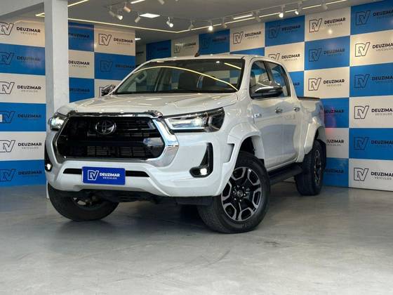 TOYOTA HILUX 2.8 D-4D TURBO DIESEL CD SRX PLUS 4X4 AUTOMÁTICO